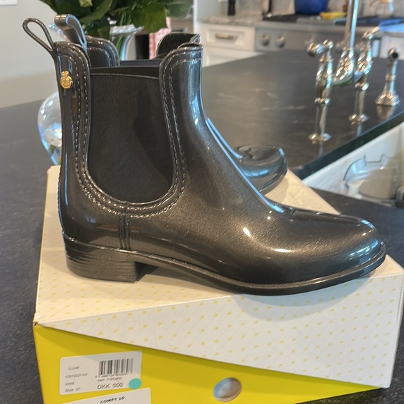 NEW! Lemon Jelly grey ankle rubber boot. So stylish. Size 37. Never worn! - Picture 7 of 7